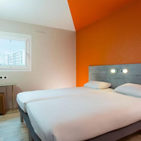 Ibis Budget Bourgoin Jallieu Centre Экстерьер фото