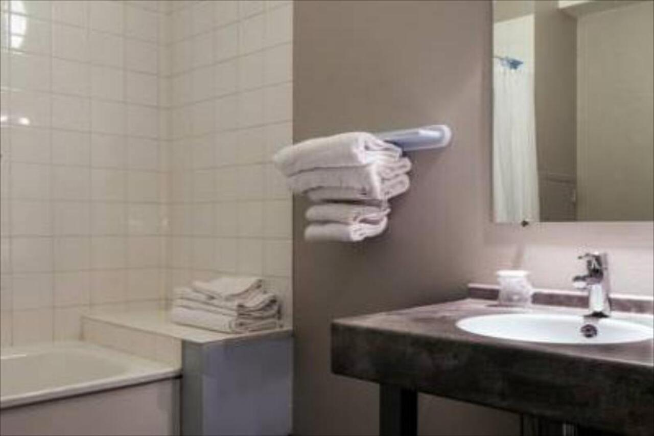 Ibis Budget Bourgoin Jallieu Centre Экстерьер фото