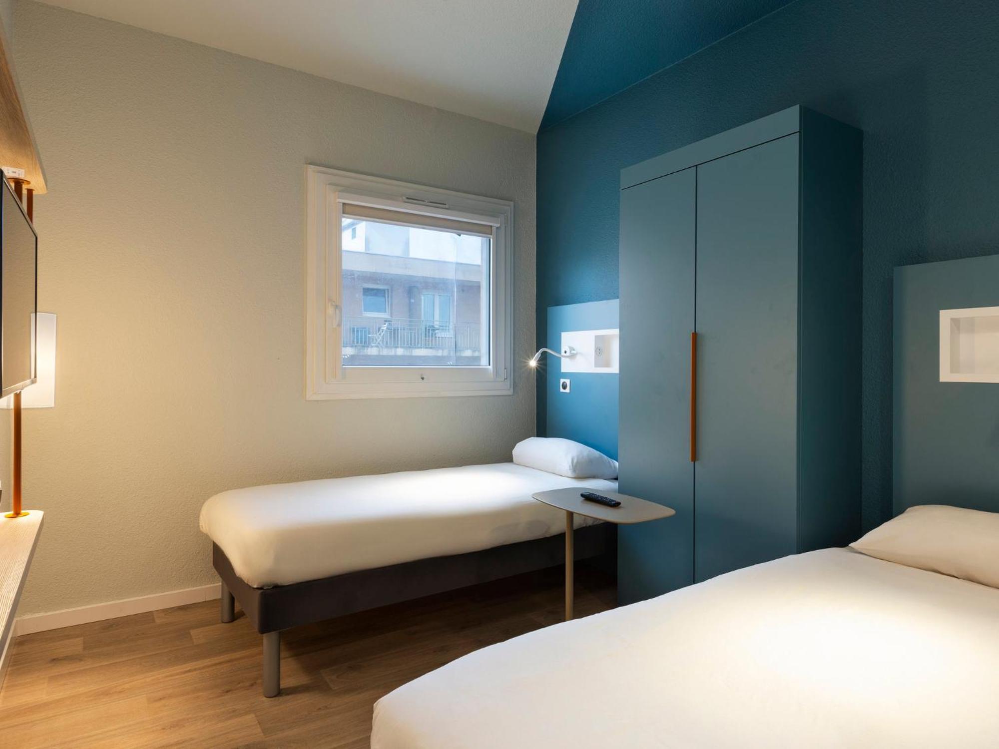 Ibis Budget Bourgoin Jallieu Centre Экстерьер фото