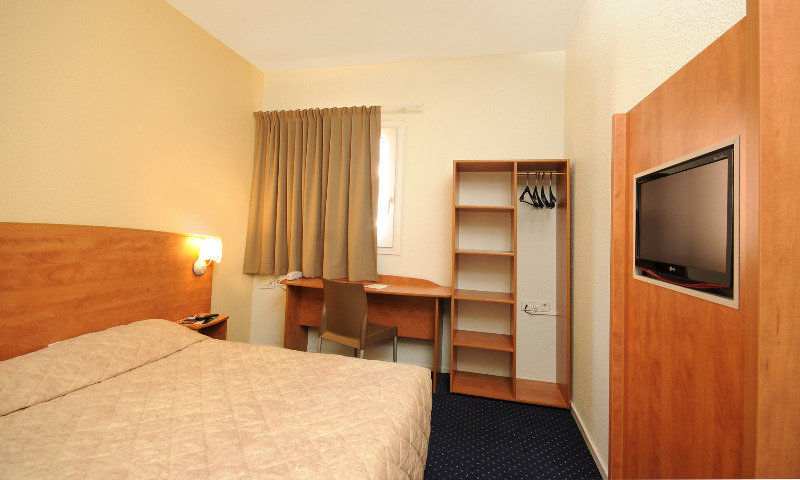 Ibis Budget Bourgoin Jallieu Centre Экстерьер фото