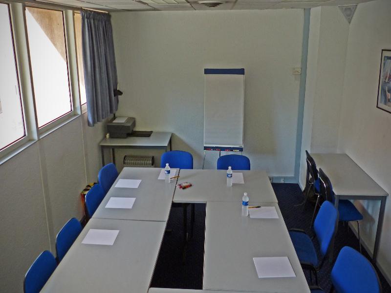 Ibis Budget Bourgoin Jallieu Centre Экстерьер фото