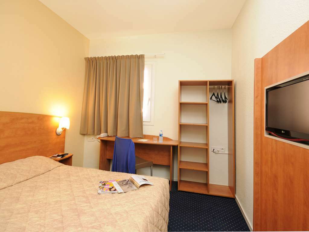 Ibis Budget Bourgoin Jallieu Centre Экстерьер фото
